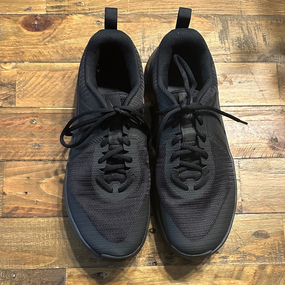 Nike Men's All-Black Mesh Athletic Sneakers